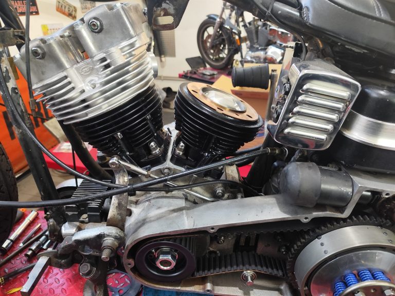 Motore Harley-Davidson smontato sul banco